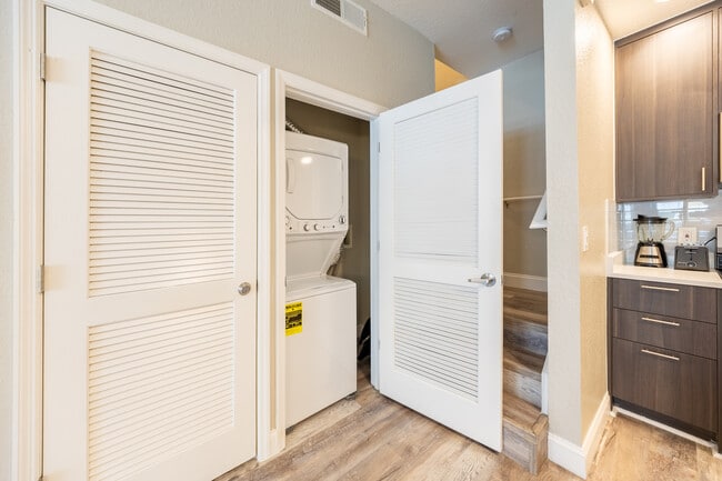 Building Photo - 2620 Lodi Cir