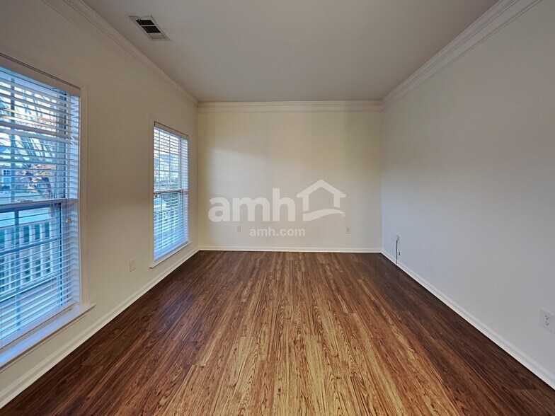Building Photo - 302 Grimes Dr