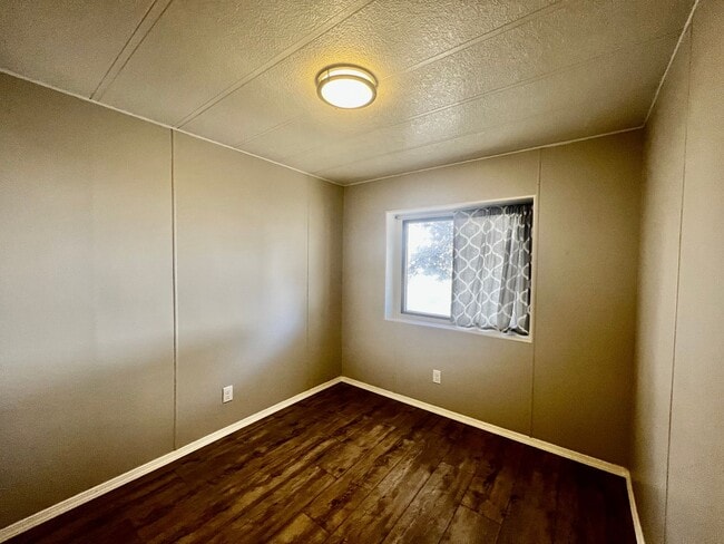 Building Photo - Newly Remodeled 3-Bedroom on Fully-Fenced Lot