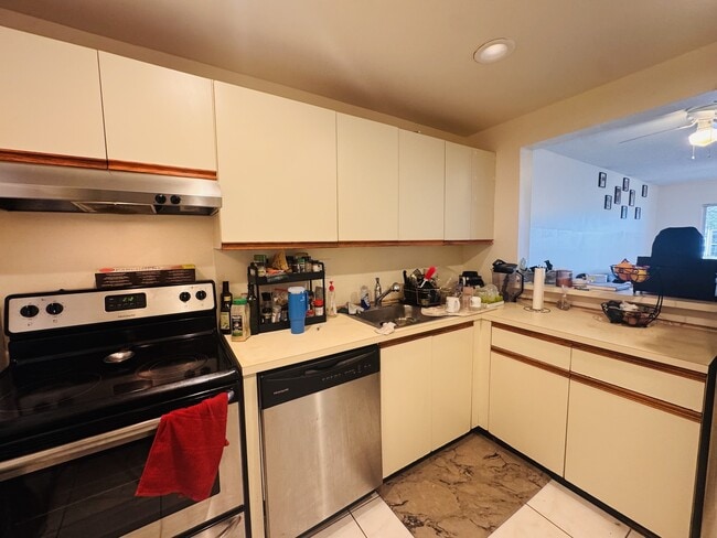 Building Photo - 8025 S Colony Cir
