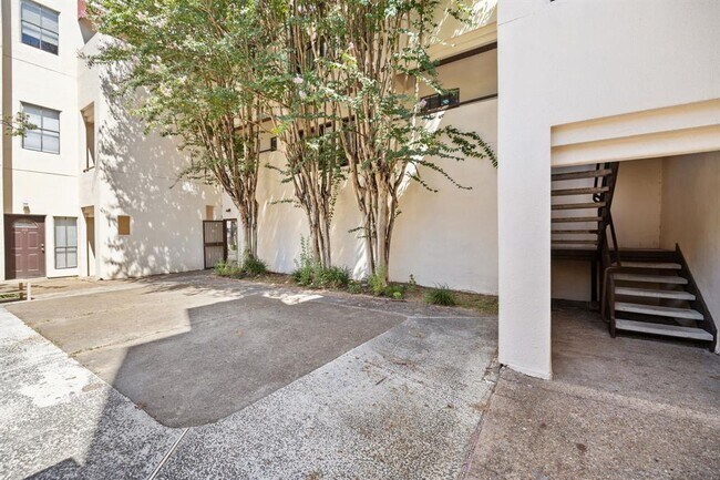 Building Photo - 712 Graham Pl