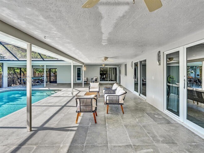Building Photo - 840 S Southlake Dr