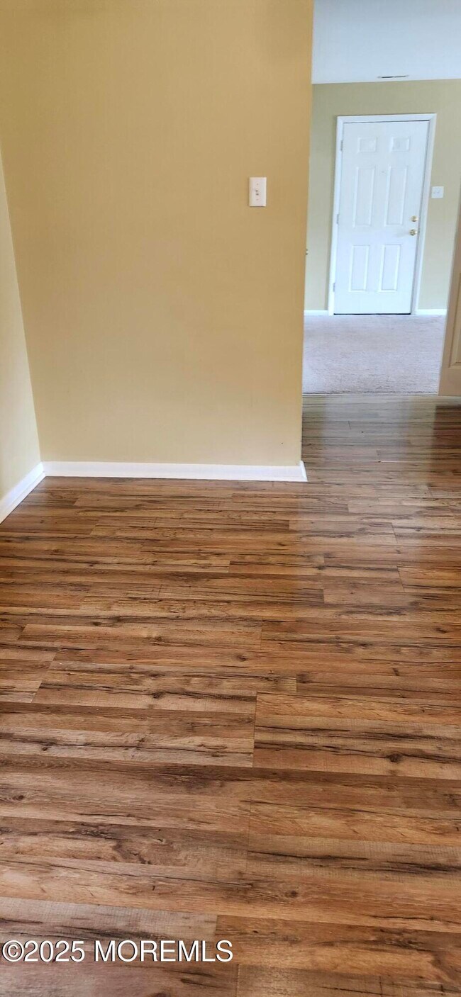 Building Photo - 19 Scotch Pine Dr