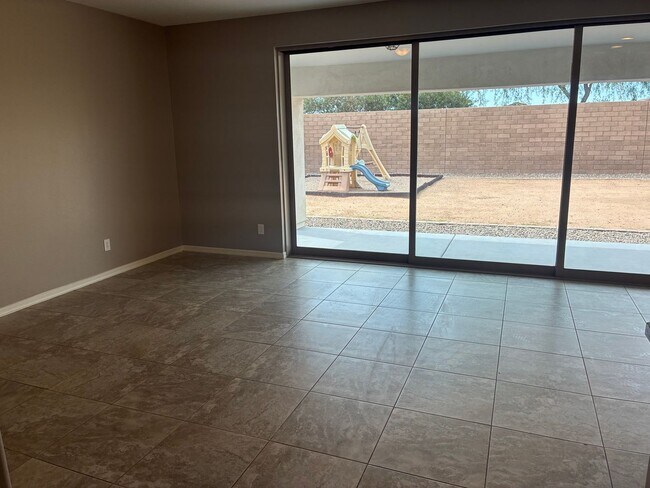 Building Photo - Special **BEAUTIFUL 3 BEDROOM/3 BATHROOM HOME LOCATED IN EASTMARK (ELLSWORTH & RAY)**