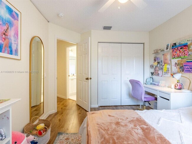 Building Photo - 1640 Sandpiper Cir