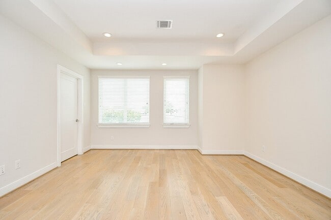 Building Photo - 2315 Peckham St