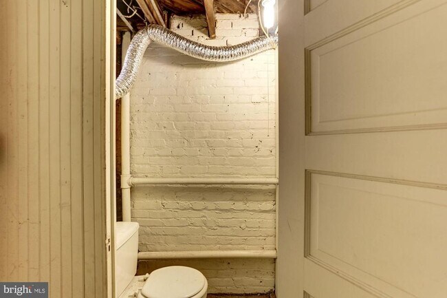 Building Photo - 1015 Quebec Place NW