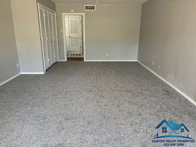 Building Photo - 2661 Oxford Ave