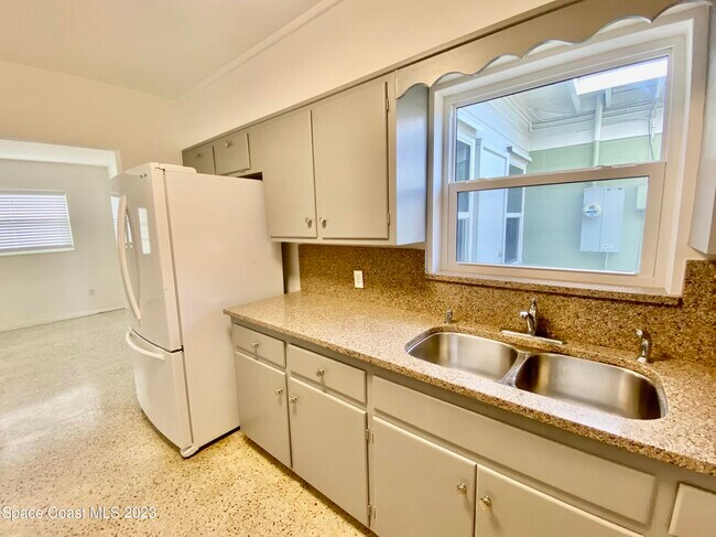 Building Photo - 480 Alice Dr