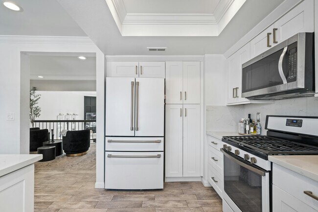 Building Photo - 1825 Caddington Dr