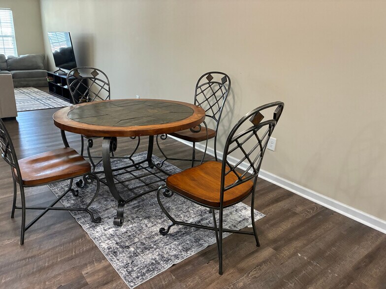 Building Photo - Room in Townhome on Chatham Ridge Dr