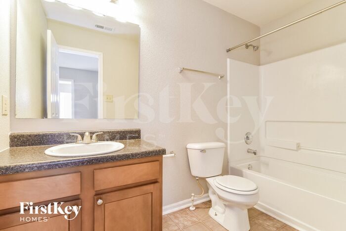 Building Photo - 723 Sedgewick Ln