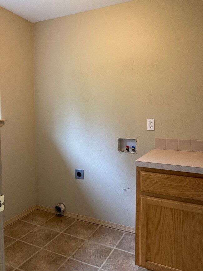 Building Photo - 2 Story Home in Lafayette - Showings Start 4/2