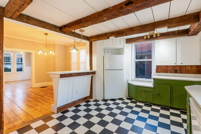 Building Photo - 105-107 Richards