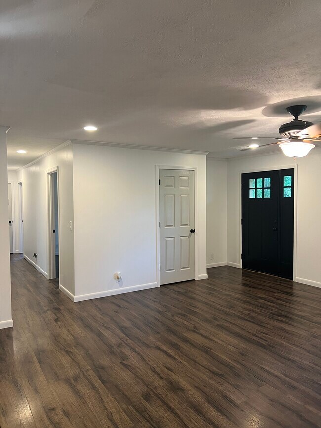 Building Photo - 137 Ben Birdwell Ln