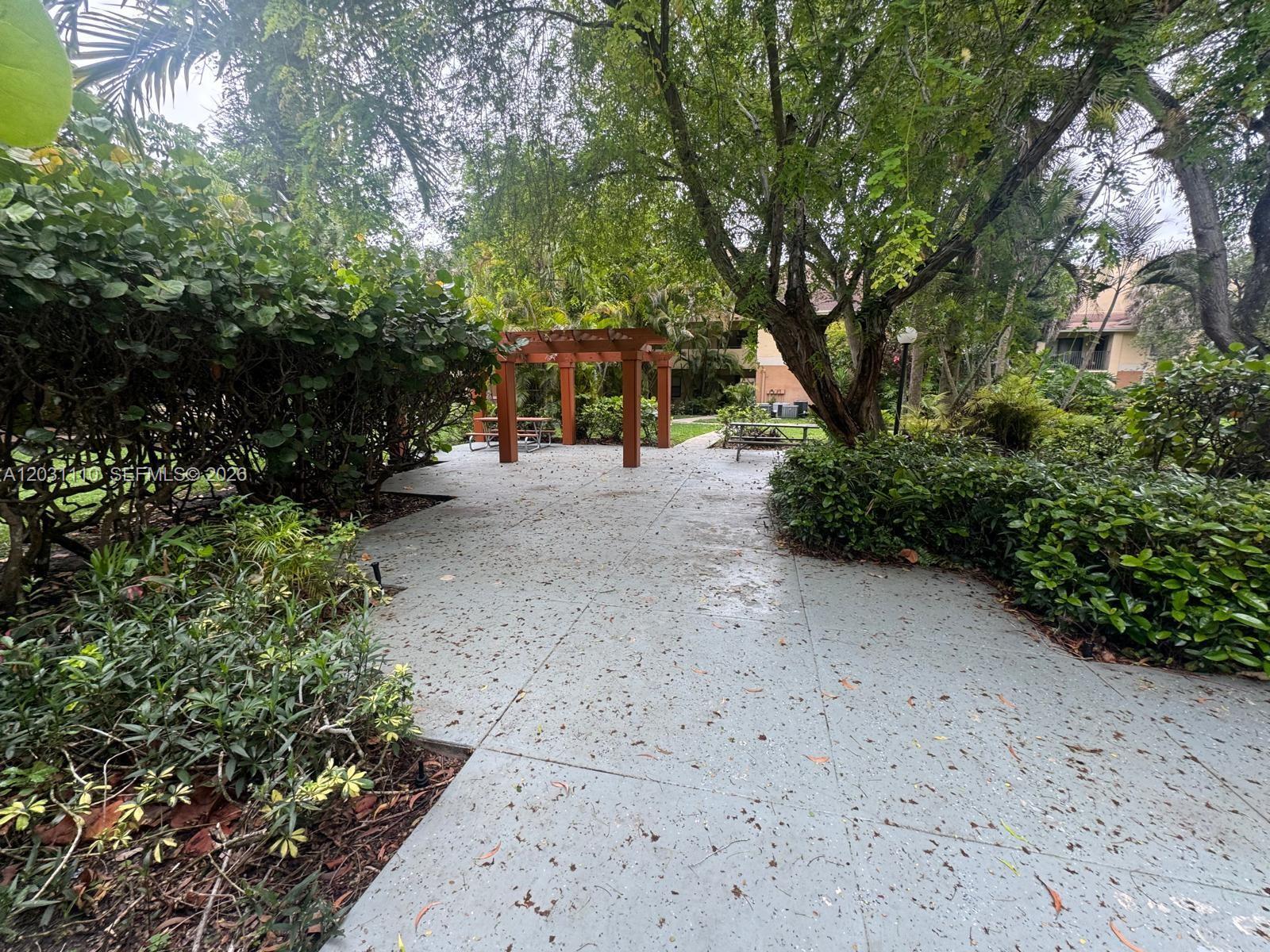 Building Photo - 9999 Summerbreeze Dr
