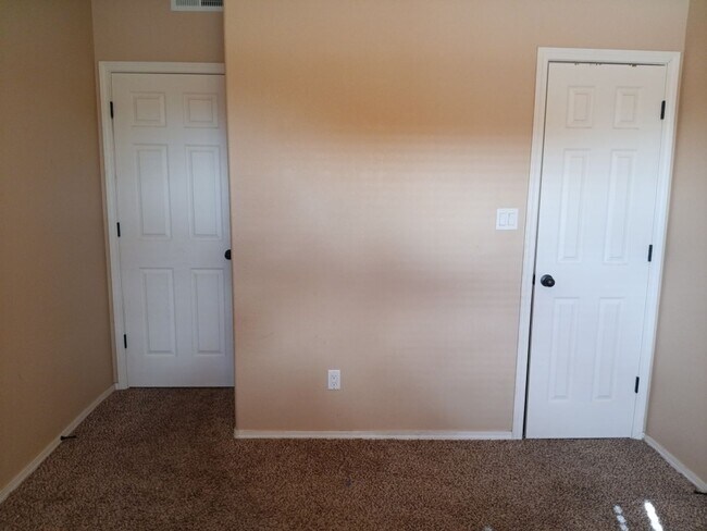 Building Photo - 4 Bedroom, 2 Bathroom! Lovely Home Coming Soon!