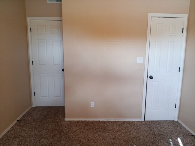 Building Photo - 4 Bedroom, 2 Bathroom! Lovely Home! Schedule a Showing!