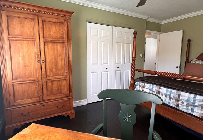 Building Photo - 525 NE 27th St