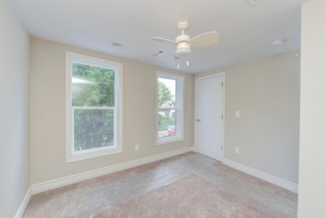 Building Photo - 701 Lincoln St