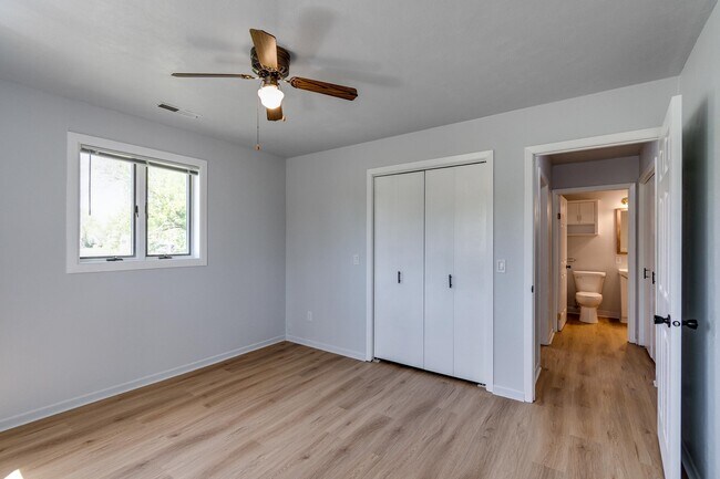 Building Photo - 236 N Fair Oaks Ave