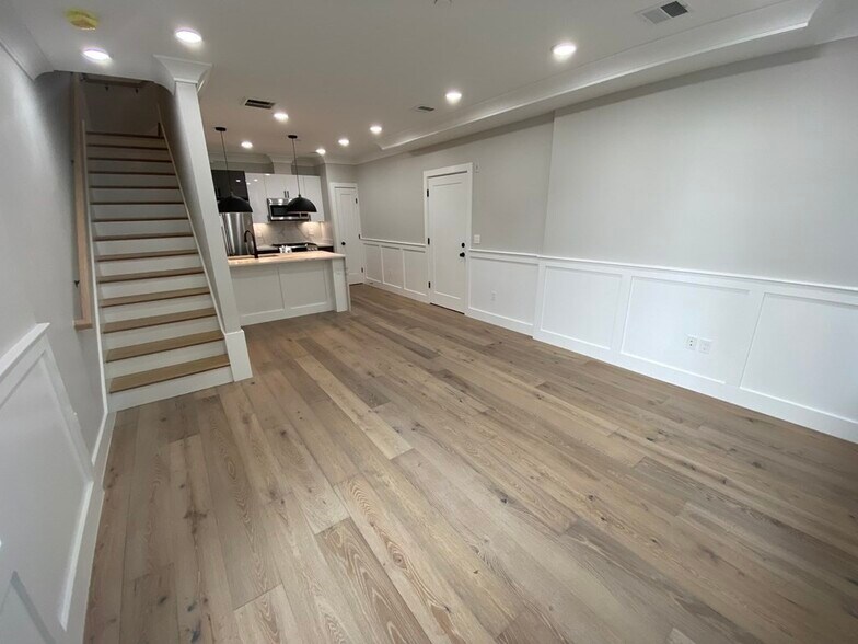 Building Photo - 301 Somerville Ave