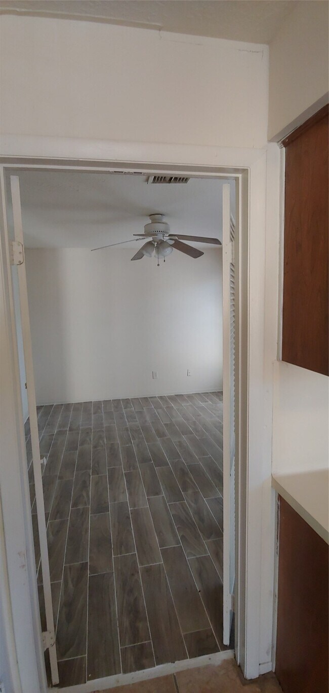 Building Photo - 10822 Lynbrook Dr