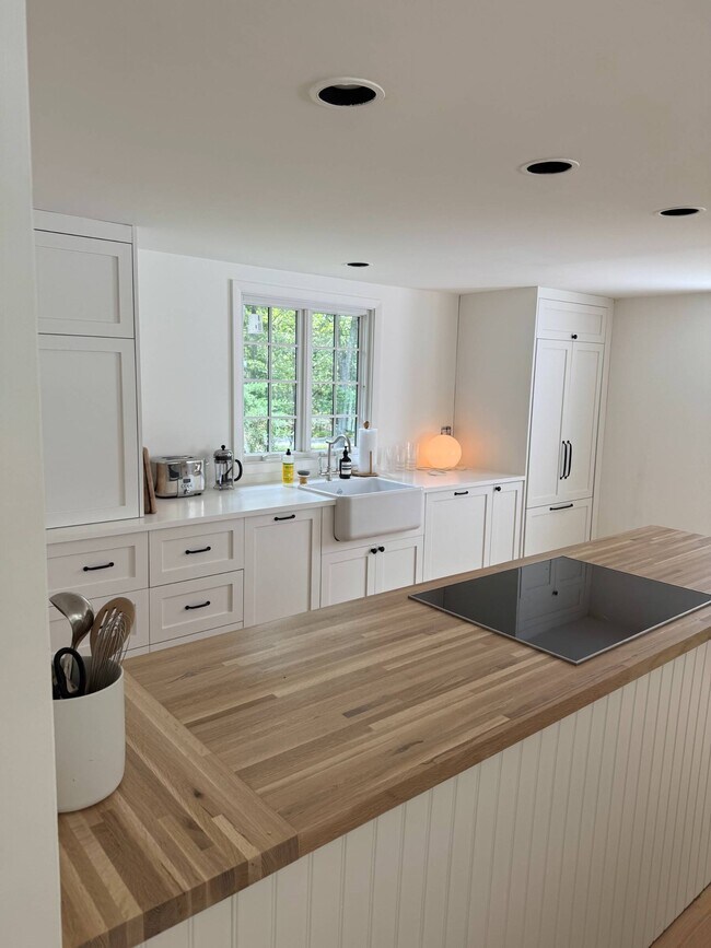 Building Photo - 3 Lynda Ln