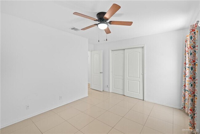 Building Photo - 23 Violet Ave