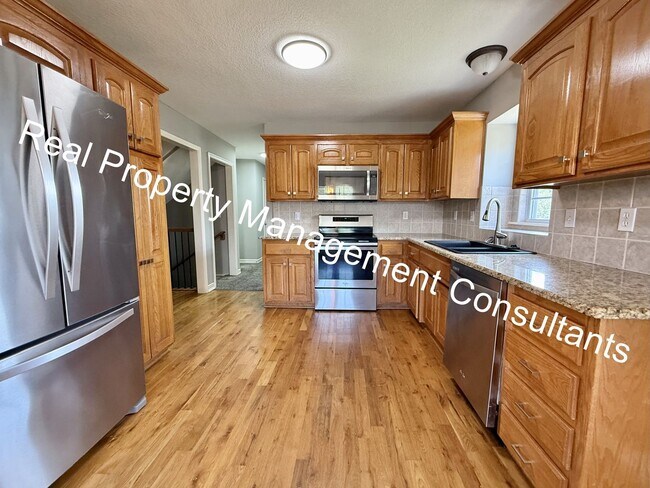 Building Photo - Stunning 4-Bedroom Home with Outdoor Oasis