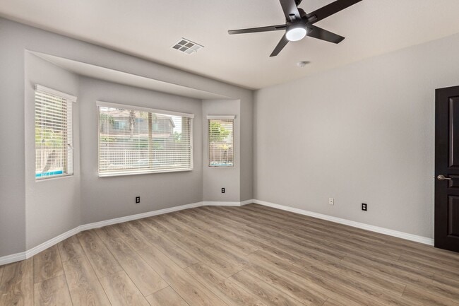 Building Photo - Lovely home in cul-de-sac lot with fenced pool!