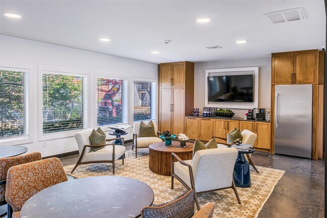 Building Photo - 4600 W Pioneer Dr