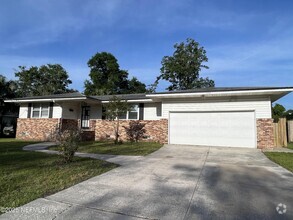 Building Photo - 1246 Lamanto Ave E
