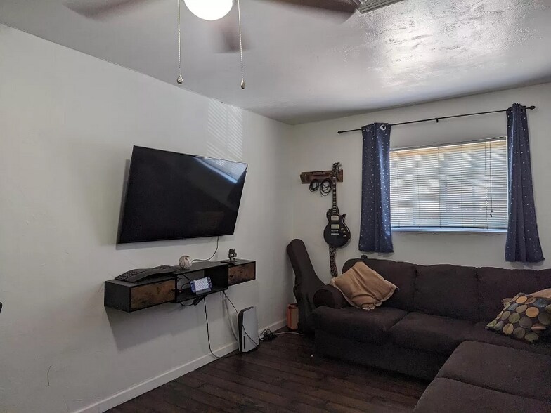 Building Photo - 1634 E 12th St