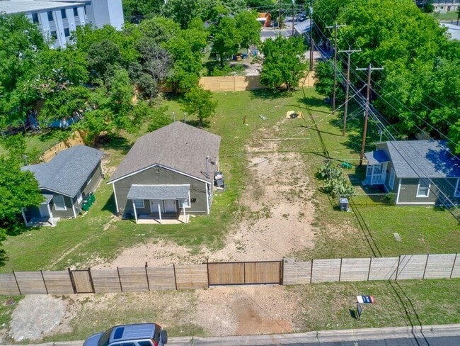 Building Photo - 2614 Sol Wilson Ave