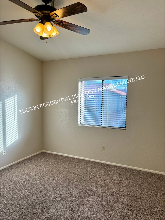 Building Photo - 2194 N Pantano Rd