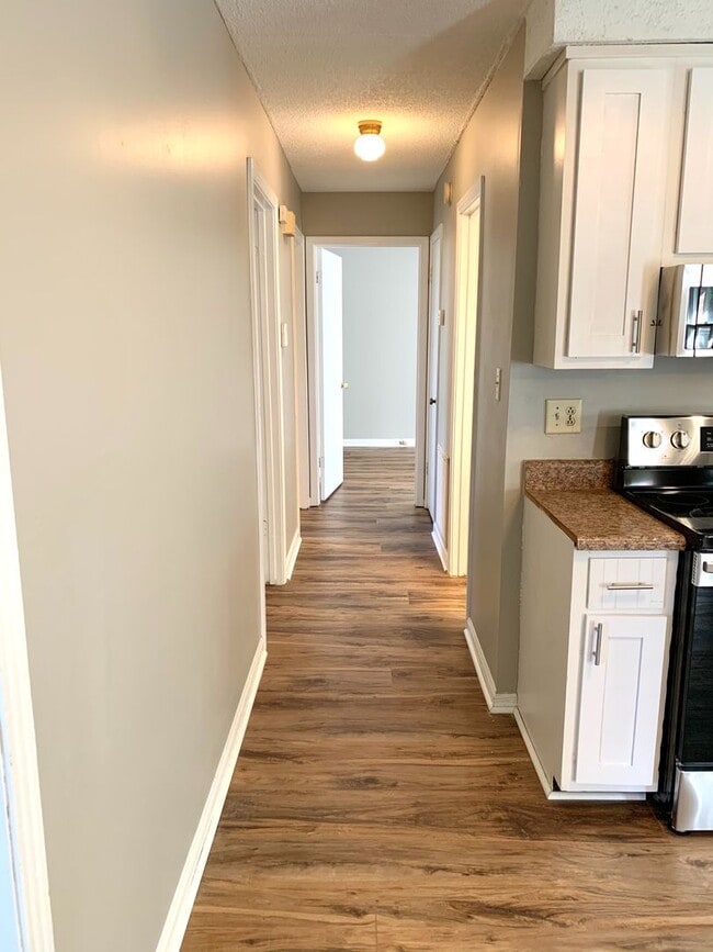 Building Photo - 2425 Pendleton Dr