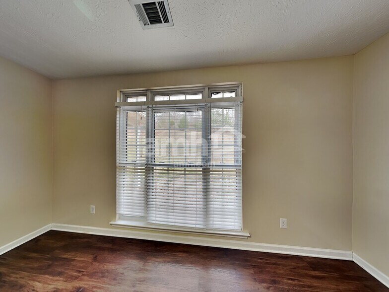 Building Photo - 2122 Creek Trail Dr