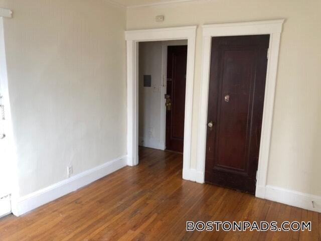 Building Photo - 53 Fellsway W