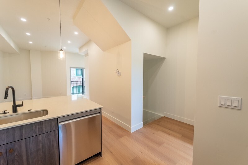 Building Photo - 544 N 600 W