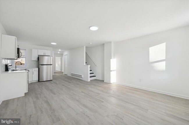 Building Photo - 3121 W Cumberland St