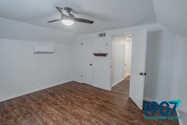 Building Photo - 616 Redstone Ave