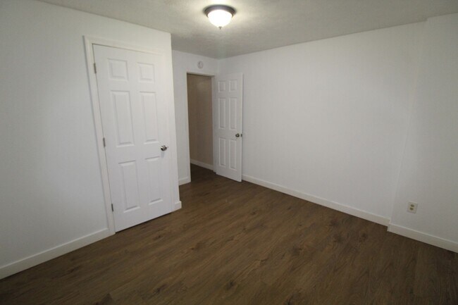 Building Photo - 623 E Sanson Ave