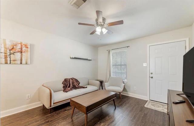 Building Photo - 1123 E Sycamore St