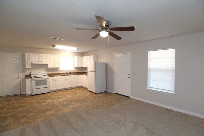 Building Photo - Updated 3BR Home in West Pensacola – Move-...