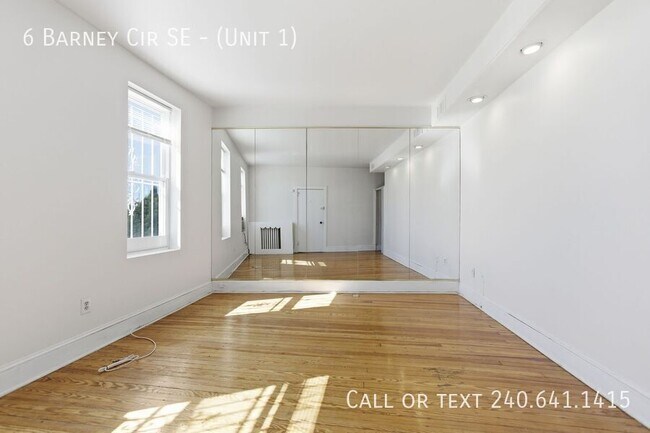 Building Photo - 6 Barney Cir SE