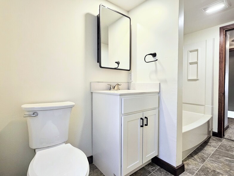 Building Photo - 225 Arch St