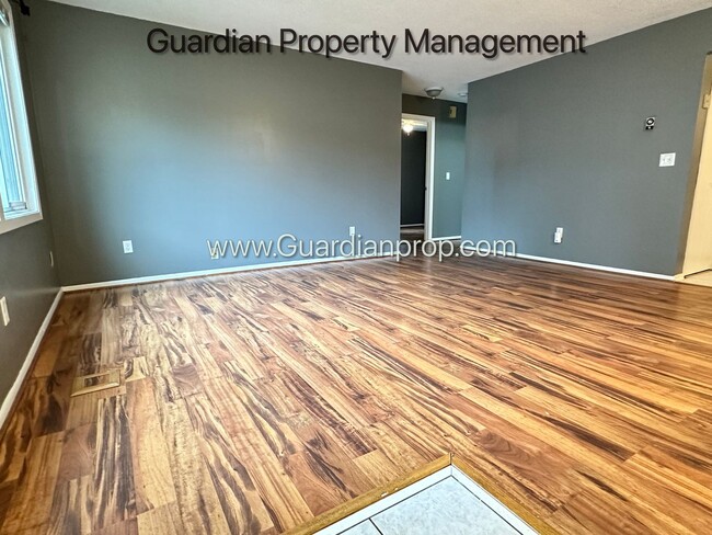 Building Photo - Brooklyn Park End Unit Patio Home, Dishwas...