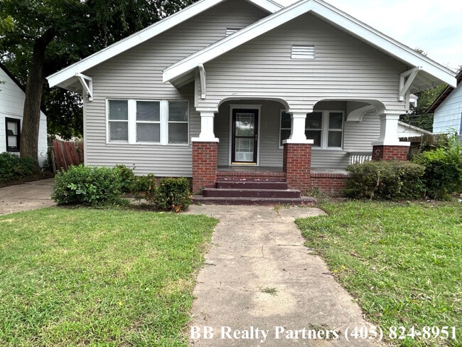 Primary Photo - 2812 E Admiral Blvd