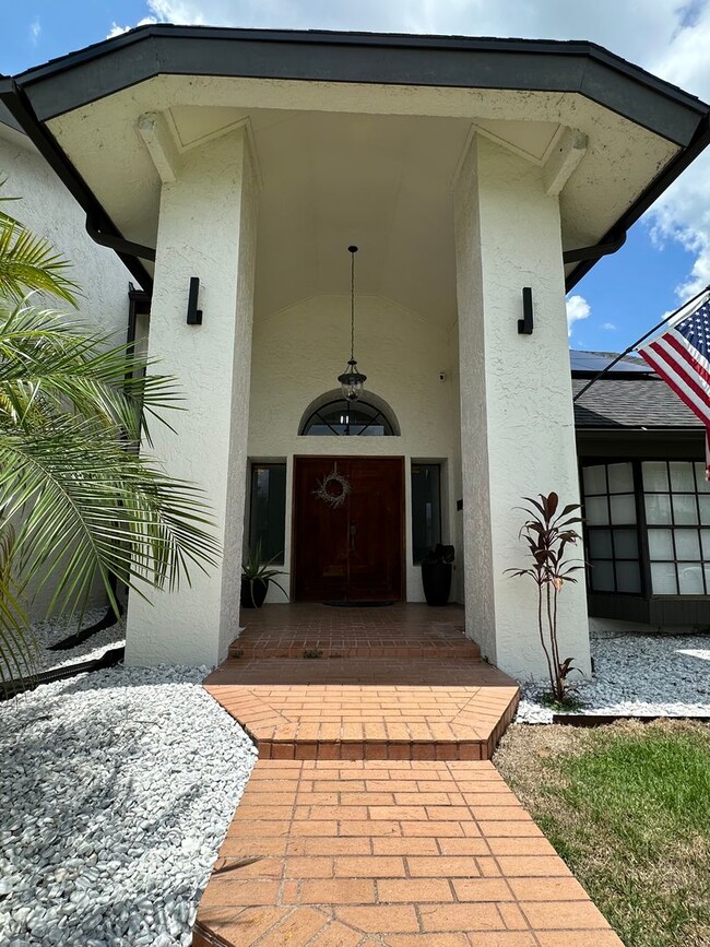 Building Photo - 4 Bedroom 3 Bathroom in Winter Haven